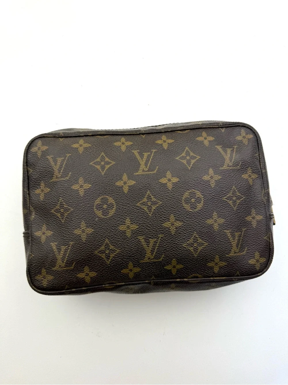 LOUIS VUITTON Monogram Trousse Toilette 23